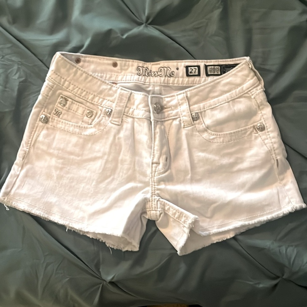 Beautiful like new white Miss Me shorts.. like new
